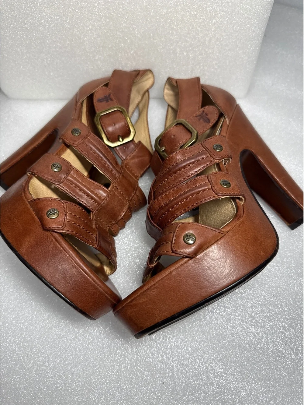 Frye Brown Leather Platform Heeled Sandals Strappy Buckle Women’s Size 7.5